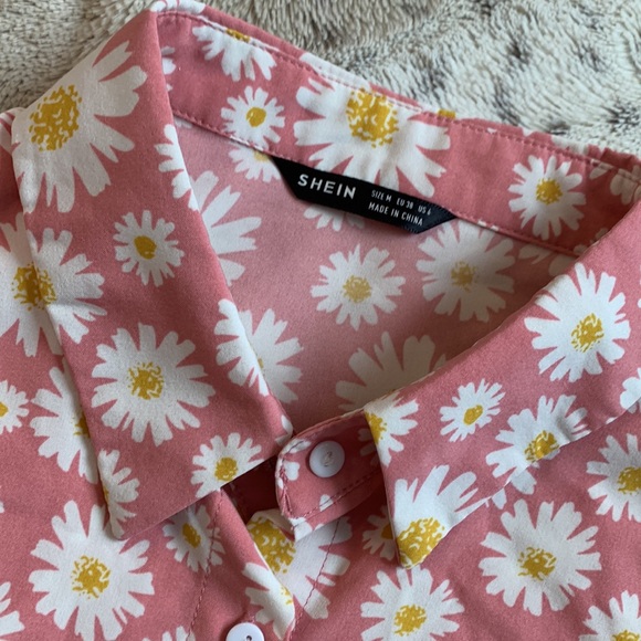 SHEIN Floral Pink Crop Top Button Up Size M - Picture 3 of 5